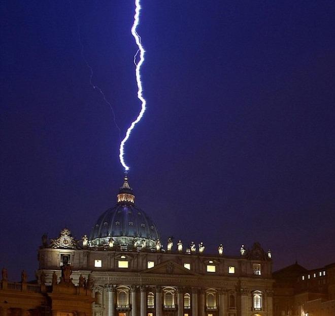 FALS sau ADEVARAT: Urmatorul Papa va fi ultimul Suveran Pontif?