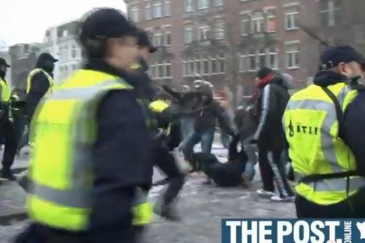 Ciocniri între fanii Stelei şi poliţia din Amsterdam. 4 suporteri au fost reţinuţi (VIDEO)