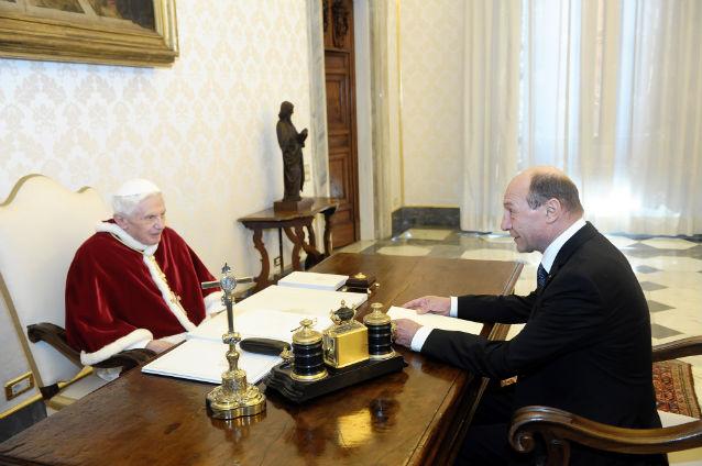 Băsescu, după întâlnirea cu papa: &quot;A acceptat menţinerea vizitei mele datorită respectului pentru România&quot;