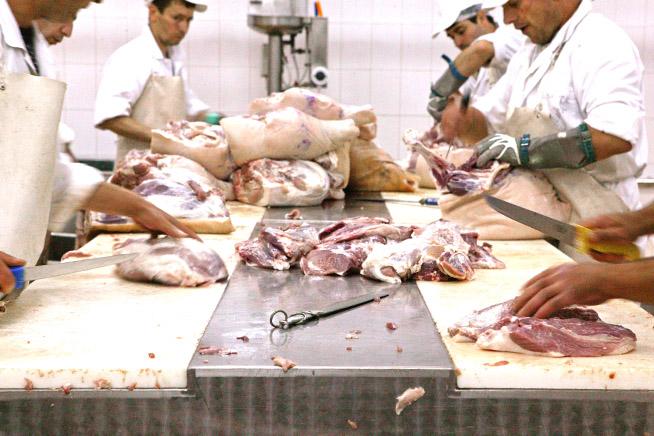 Scandalul legat de carnea de cal continuă să afecteze companile româneşti