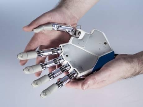  Invenție COLOSALĂ. Un elvețian a brevetat mâna bionică cu simț tactil