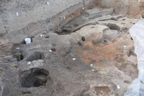 Descoperire arheologică FABULOASĂ. Zeci de morminte, vechi de peste 3000 de ani, aruncă o nouă lumină asupra ritualului funerar din nord-estul Banatului