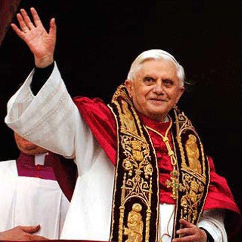 Papa Benedict al XVI-lea nu vede cu un ochi şi are tensiune oscilantă