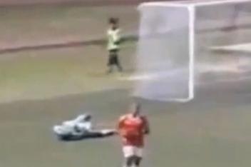 Este cel mai lipsit de fair-play gest pe care l-ai văzut pe terenul de fotbal? (VIDEO)