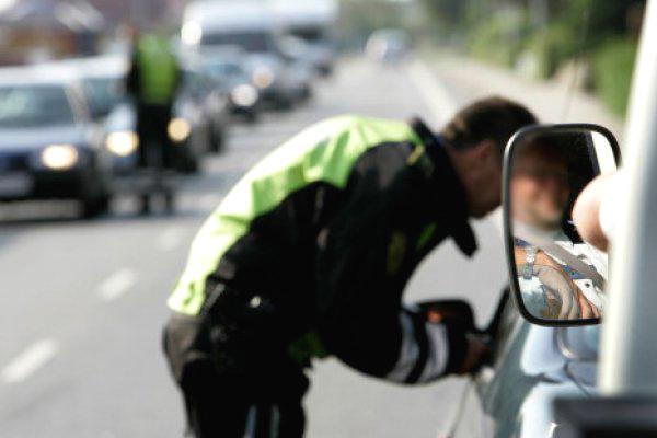 Polițiștii vor reține permisele șoferilor care nu-și achită amenzile