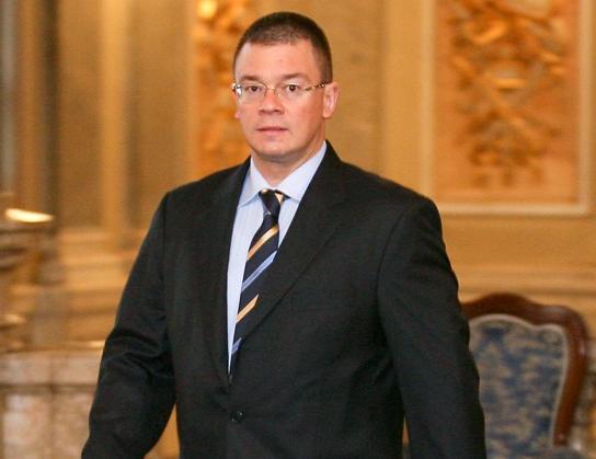 Mihai Răzvan Ungureanu: PDL are nevoie de moţiuni vizionare, nu de un concurs de frumuseţe între candidaţi