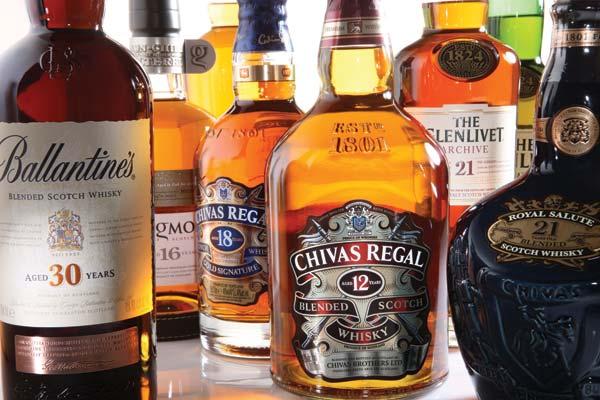 Mii de litri de whisky, aruncaţi la canalizare dintr-o eroare a muncitorilor de la Chivas Brothers