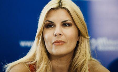 Primarul Miercurea Sibiului catre Elena Udrea: &quot;Sunteţi frumoasă, dar nu vă promit că vă votez&quot;