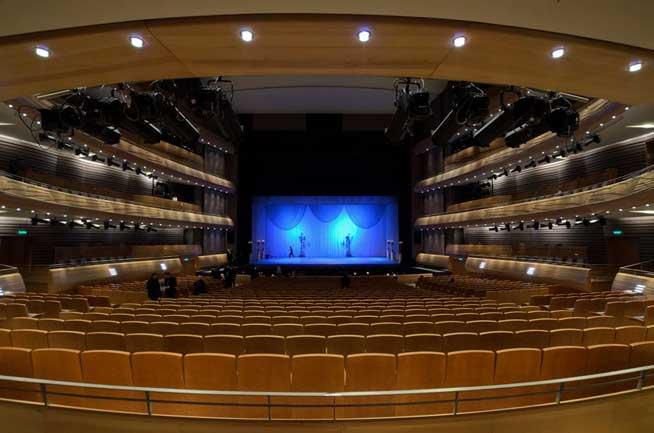 “Mariinsky II” şi disputele în oraşul de pe Neva. La Sankt Petersburg se deschide un nou mare teatru liric (VIDEO)