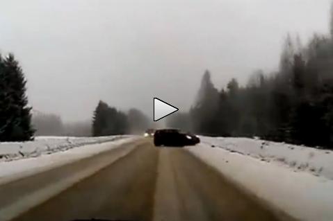 ULUITOR: A evitat două accidente în câteva fracţiuni de secundă! (VIDEO)