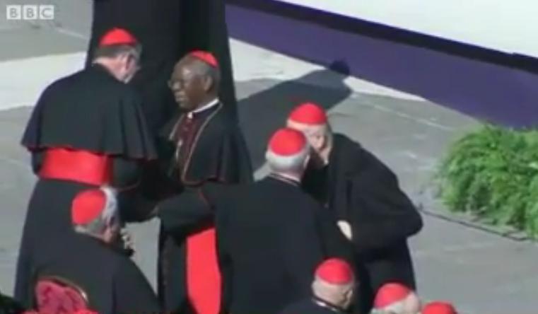 Vatican: Cardinalii au început prima reuniune de pregătire a conclavului de alegere a papei