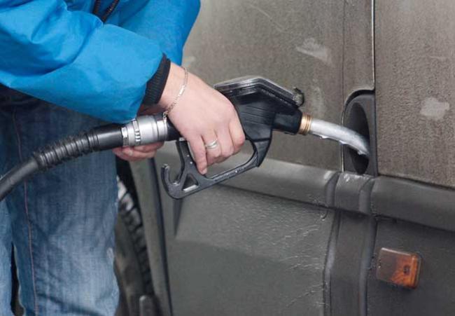  Prețul benzinei în Europa: România majorează, Bulgaria rezistă, Danemarca, Estonia și Letonia scad