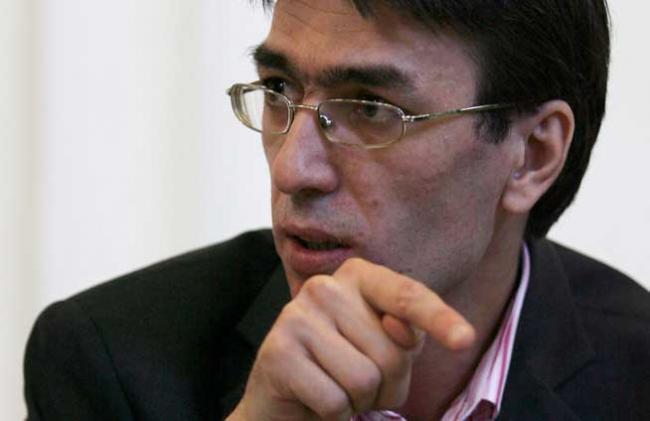 Adrian Neacşu a fost suspendat din funcţia de membru al CSM. Judecătorul este acuzat de corupţie