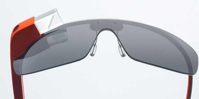 Ochelarii Google Glass te identifică după haine