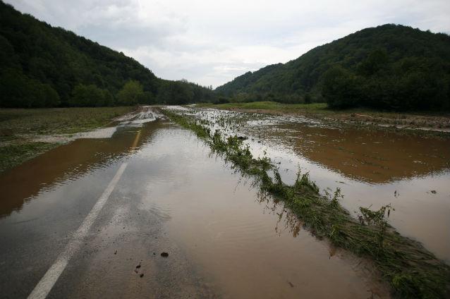 Consiliile Judeţene trebuie să finalizeze hărţile de risc privind zonele inundabile până la finele anului