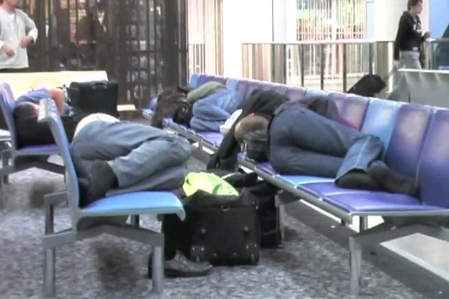 Mii de pasageri au dormit în aeroportul din Frankfurt