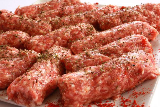 Carne tocata de CAL, etichetata drept vita, descoperita intr-un magazin din Bucuresti