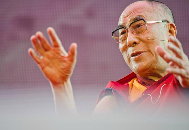 Dalai Lama l-a felicitat pe noul Papă: Mă simt emoţionat să aflu numele pe care l-aţi ales