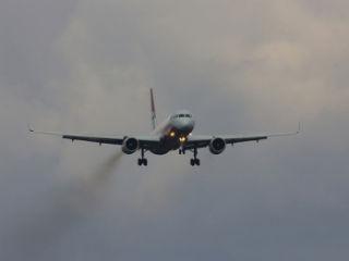 Un avion a cerut aterizarea de urgenţă la Timişoara din cauza unui geam fisurat