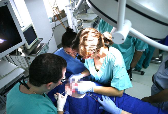 Cel mai avansat dispozitiv pentru chirurgia cataractei a ajuns şi în România