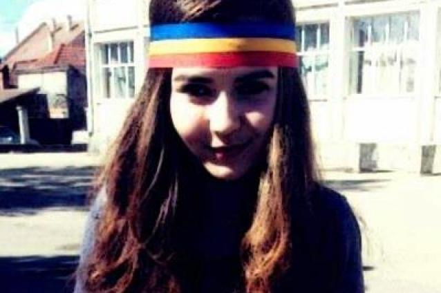 Sabina Elena: Voi continua să port tricolorul la şcoală. Este dreptul meu de exprimare a conştiinţei!