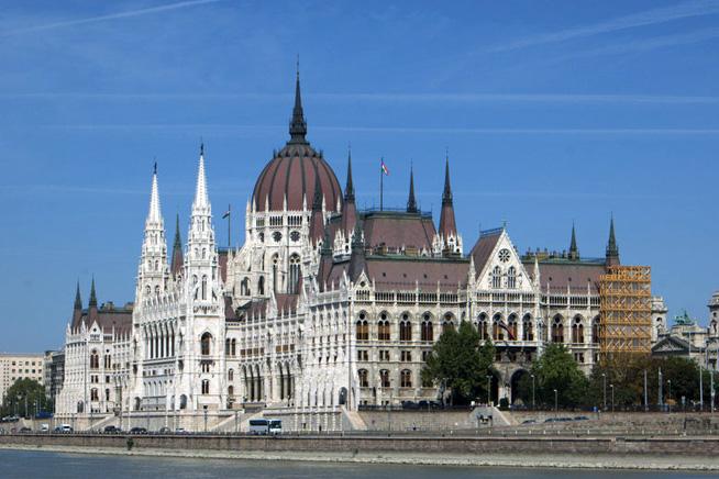 Autorităţile de la Budapesta vor să modifice controversata lege a mass-media