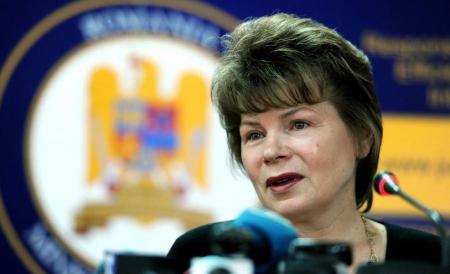 Comisia juridică a Senatului a avizat-o favorabil pe Mona Pivniceru pentru funcţia de judecător al CCR