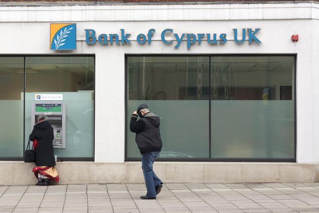 Fitch Ratings a retrogradat Cyprus Popular Bank şi Bank of Cyprus