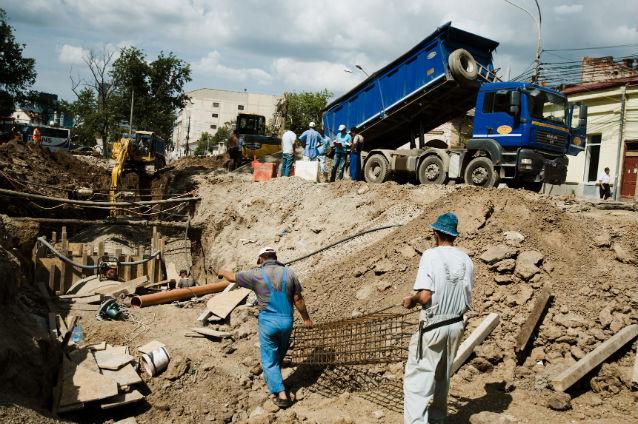 Fond de 90.000 de euro pentru muncitorii români exploataţi pe un şantier din Germania