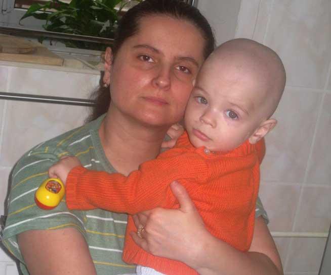 Împreună salvăm vieţi! Mina Alexandru Ionescu (2 ani), copilaşul cu un cancer renal, salvat în campania “Vreau să ajut”