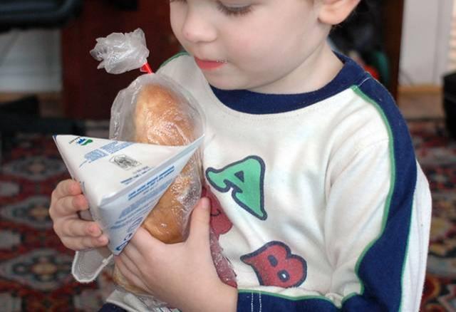 6 sfaturi dacă ai un copil mofturos la mâncare