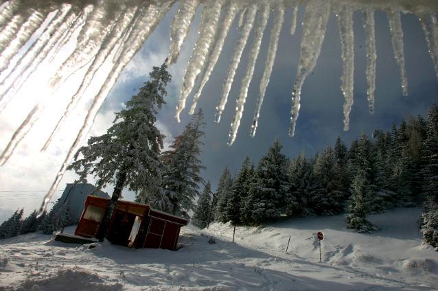 Avertizare Salvamont:Turiştii să nu urce mai sus de cabanele din masivul Făgăraş, din cauza pericolului de avalanşe