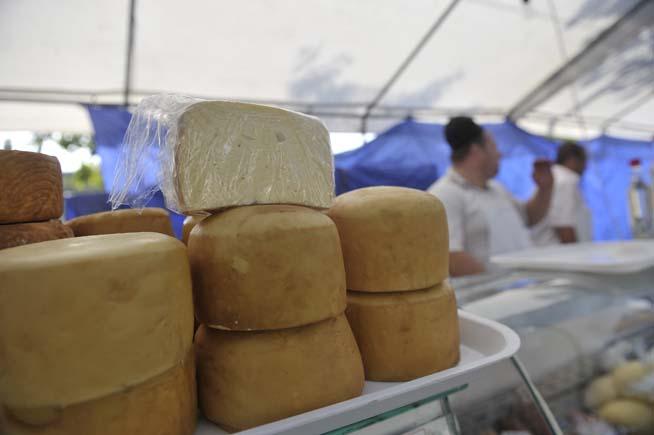 Importul de brânză al României este de patru ori mai mare decât exportul