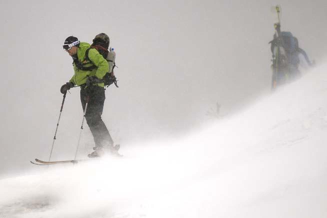 Toate traseele montane din Argeş sunt închise din cauza riscului mare de avalanşe