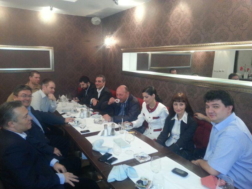 Preşedintele Traian Băsescu s-a întâlnit la un restaurant cu liderii Mişcării Populare