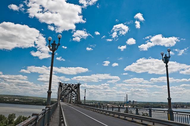 Structura fundaţiei podului de la Giurgiu-Ruse este afectată. Traficul pentru camioanele mai grele de 10 tone este restricţionat