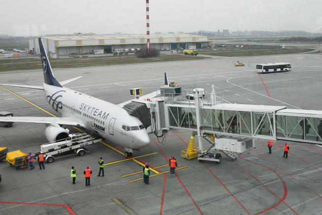 Aterizare de urgenţă pe aeroportul Otopeni din cauza unui conflic la bordul aeronavei