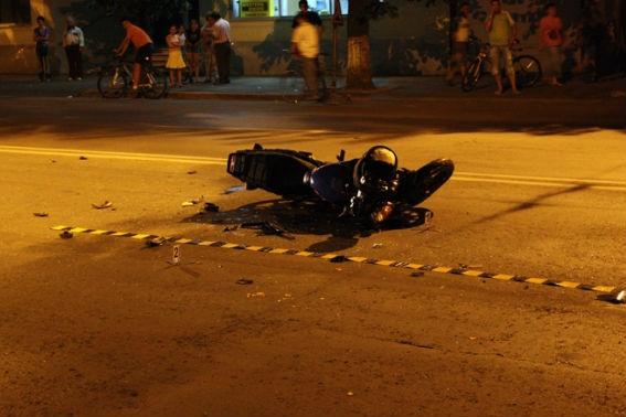 Doi motociclisti morti pe DN 1, dupa un accident provocat de un pieton inconstient