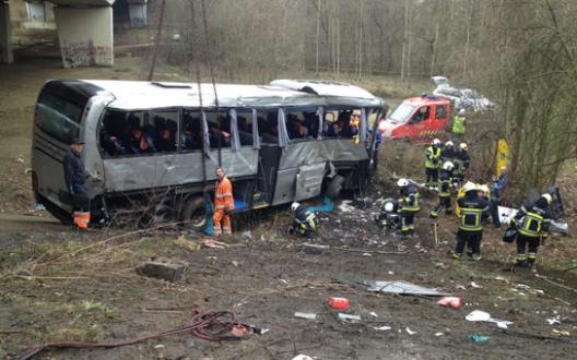 Un autocar care transporta tineri ucraineni şi ruşi s-a prăbuşit de pe un pod în Belgia