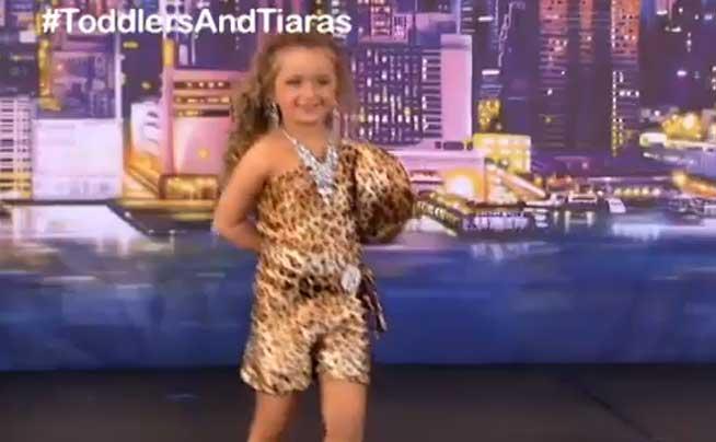 Are 6 ani. E patroană şi milioanară în dolari! (VIDEO)