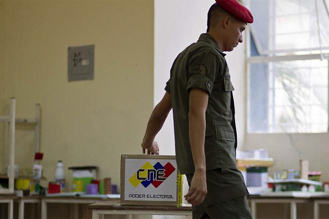 Maduro se declară învingător, Capriles susţine că alegerile au fost fraudate 