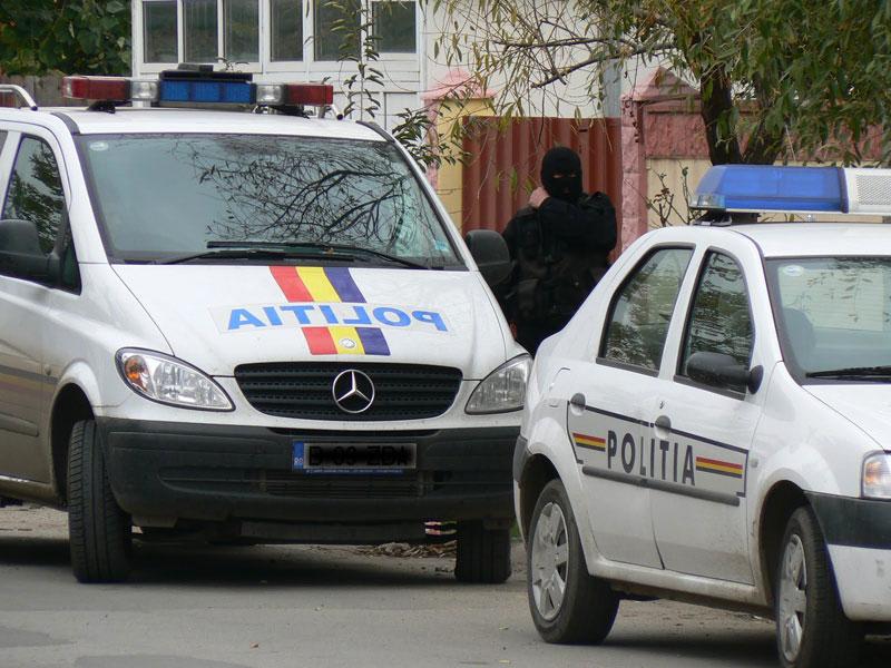 Percheziţii în Bucureşti şi Ilfov pentru destructurarea unei grupări specializate în furturi din autoturisme