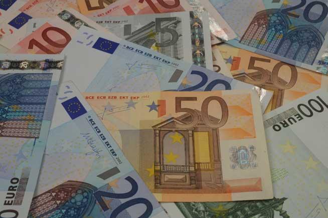 Guvernul nu ştie când trecem la euro. Programul de convergenţă 2013-2016 nu prevede o dată certă la care România va adopta euro