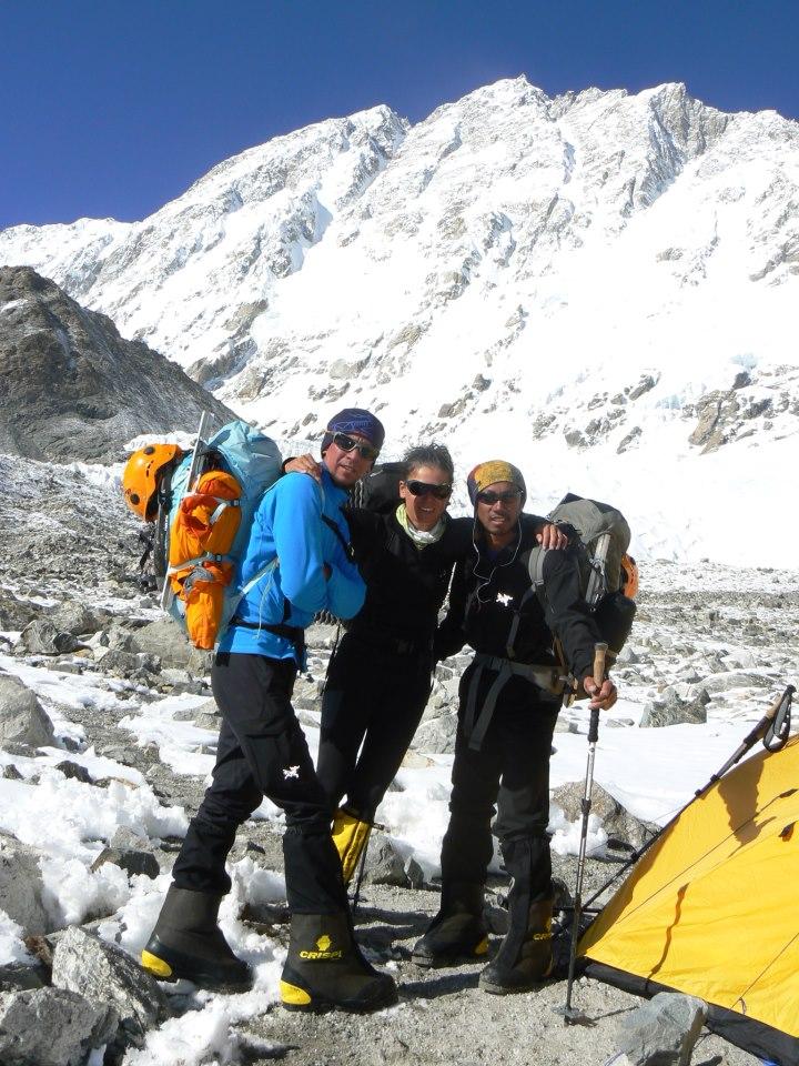Doi alpinişti români se pregătesc, în Nepal, pentru o ascensiune pe un vârf cunoscut doar din poze