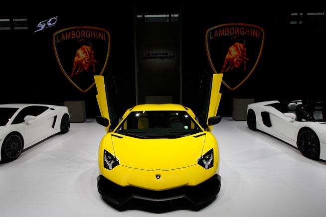 Lamborghini lansează ediţia limitată Aventador: 720 CP, suta în 2,9s!