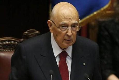 Preşedintele italian Giorgio Napolitano i-a mustrat pe politicieni pentru că l-au reales în funcţie