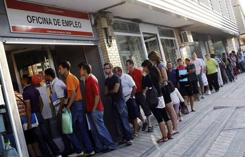 Şomaj-record în Spania! Spaniolii fără loc de muncă iau drumul Germaniei, Elveţiei, Americilor