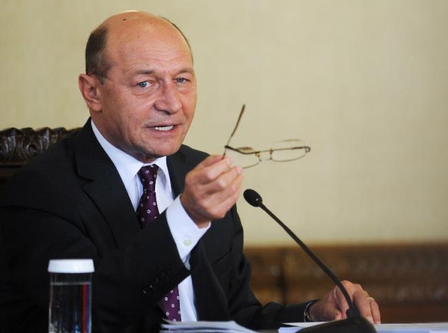 Băsescu atacă la CCR Legea privind Statutul parlamentarilor. Vezi motivele invocate de preşedinte