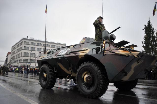 Armata română îşi trage ocazional blindatele pe dreapta pentru a găsi bani de mentenanţă