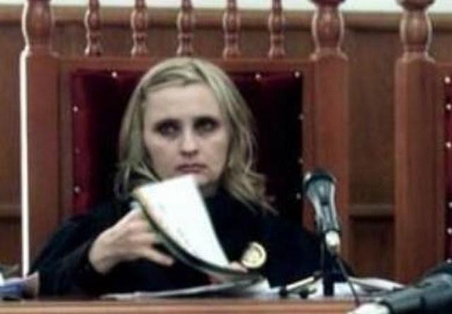 Judecătoarea Antonela Costache, cercetată pentru corupţie, rămâne în arest preventiv